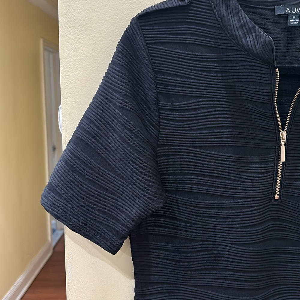 ⭐️Ladies Black Top - Picture 5 of 10
